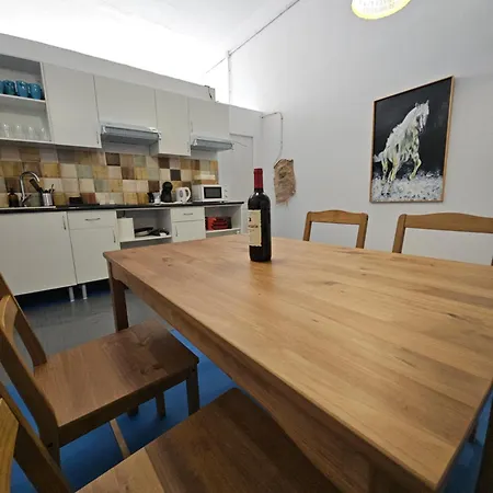 Blue Mango Surf House Center 3* 푸에르토델로사리오