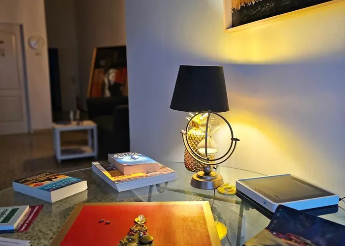 Blue Mango Surf House Center בית הארחה